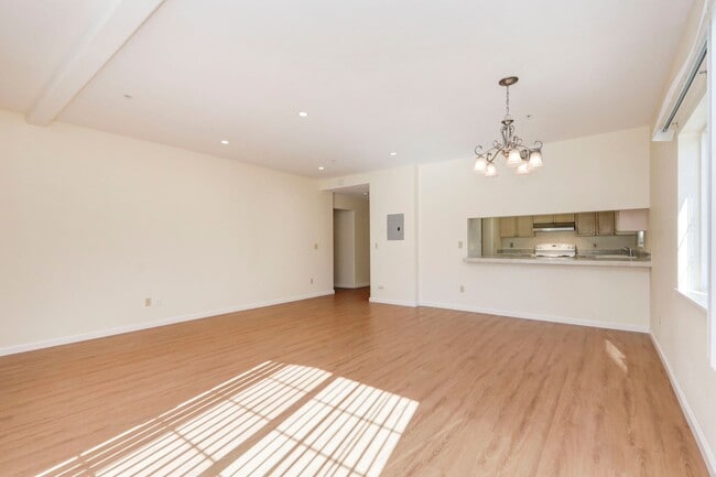 Building Photo - Large 2 Bed/2 Bath San Mateo condo near downtown with two parking spaces. YouTube Tour!!