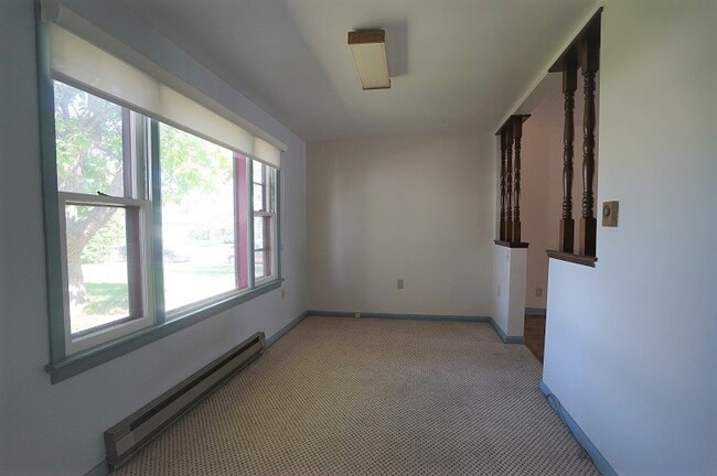 Building Photo - 258 3rd St