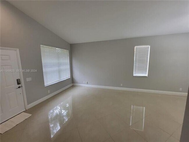 Building Photo - 928 Falling Water Rd