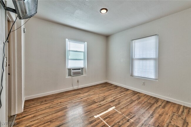Building Photo - 130 W Chicago Ave