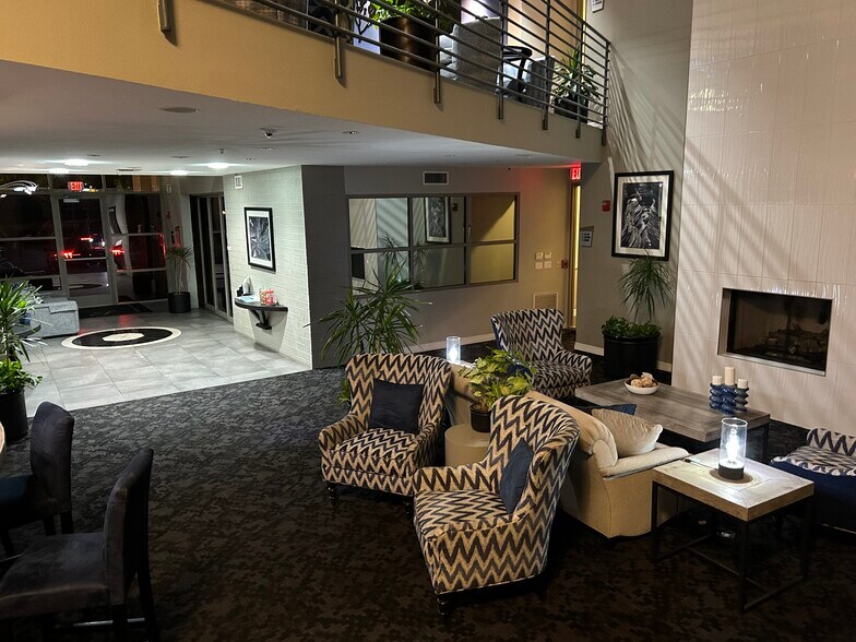 Building Photo - 1701 E Colter St