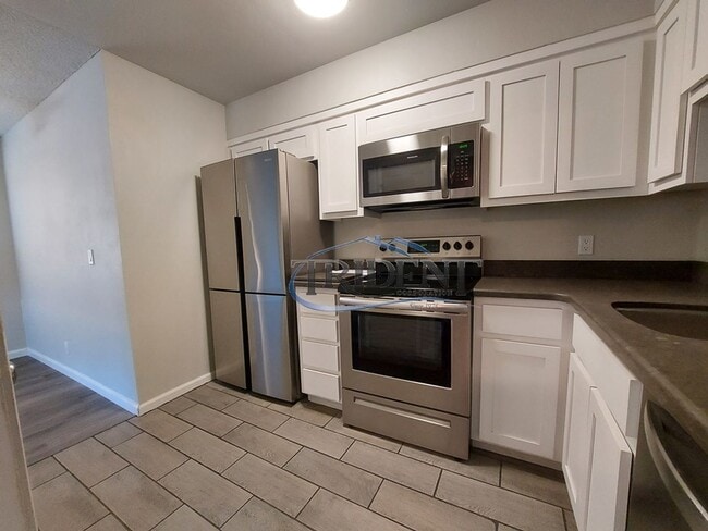 Building Photo - 2-bedroom, 1 bath condo near parks and schools