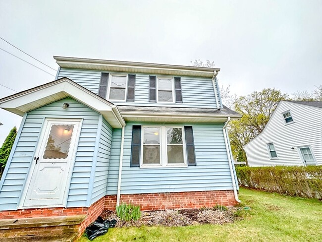Primary Photo - Lovely 3-bed Single Family Home in Hamden!...