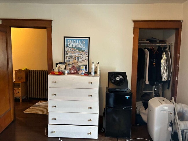 Building Photo - 4 Bed 2 Bath close to UWEC!