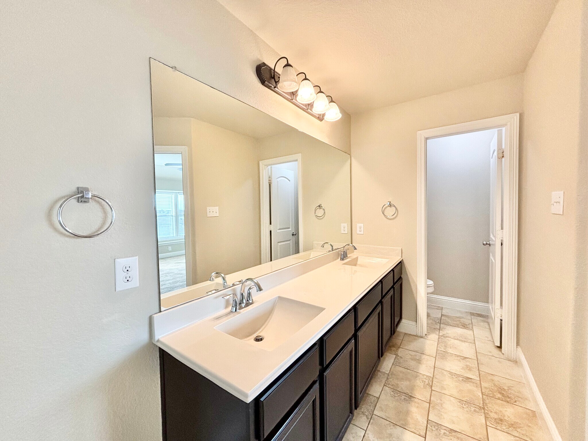 Building Photo - 3010 Sweetwater Trl