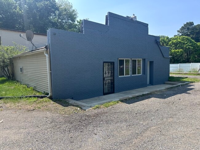 Building Photo - 5455 Mason Springs Rd