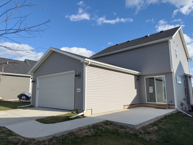 Building Photo - 9353 Honey Elm Ln