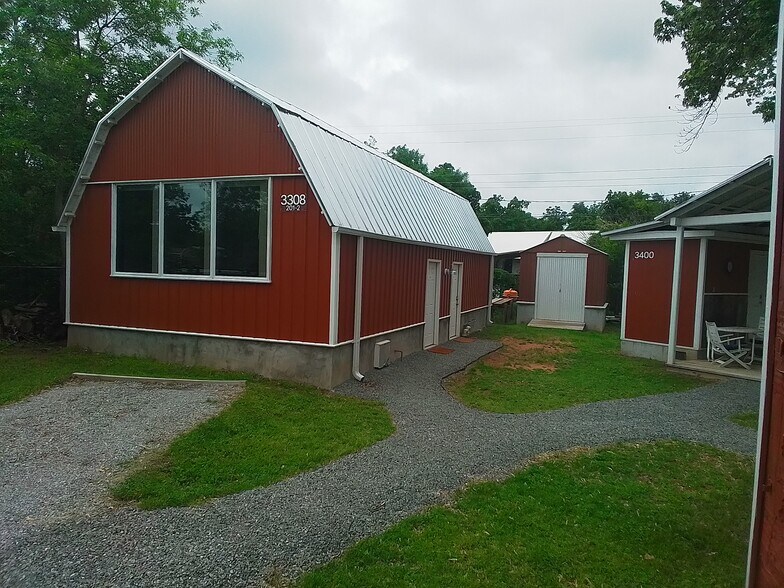 Building Photo - 3308 E Oakleaf Dr