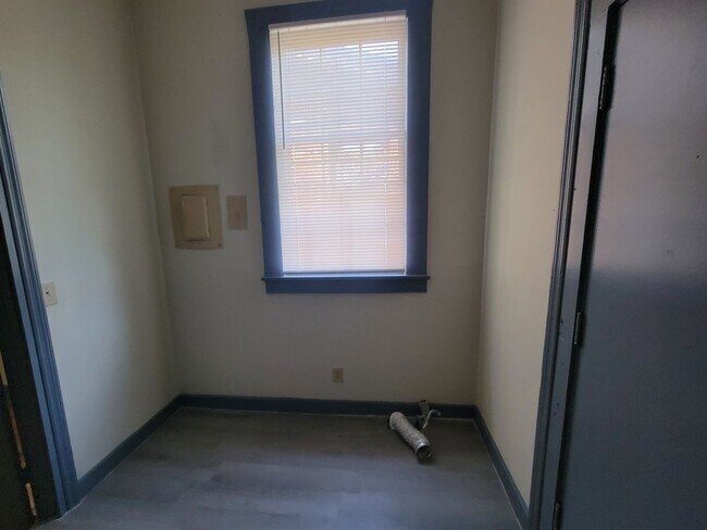Building Photo - 508 3rd St
