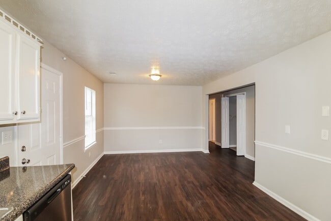 Building Photo - 2175 Red Rose Ln