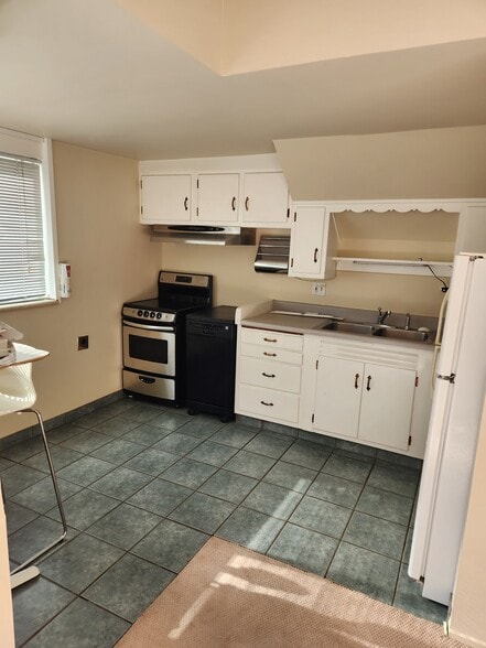 Kitchen - 65 Garland Ave