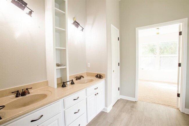 Building Photo - 350 McGarity