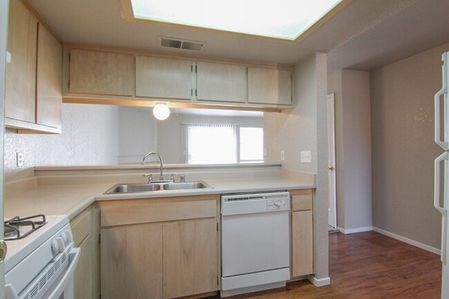 Building Photo - 1172 Burton Dr