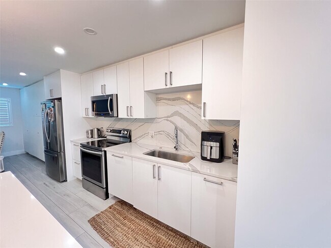 Building Photo - 2115 NE 37th Dr