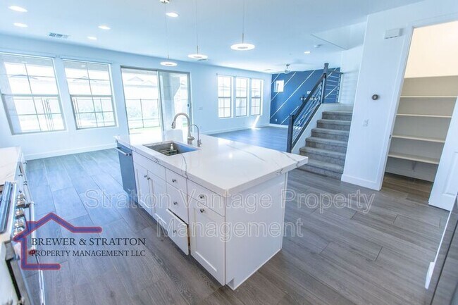 Building Photo - 4065 S Marin Dr