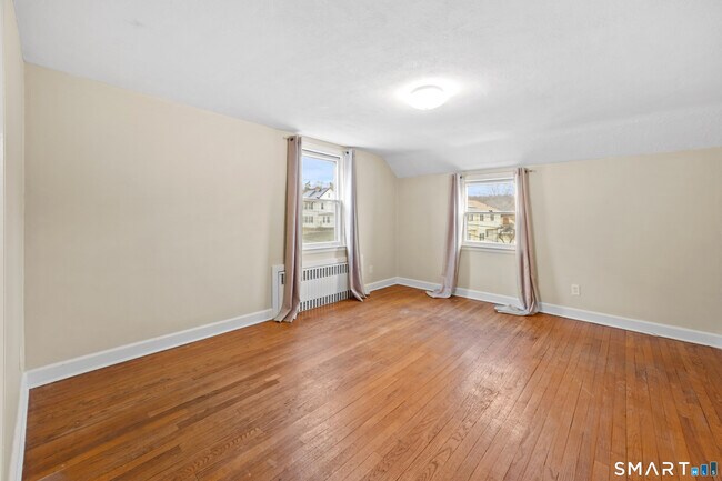 Building Photo - 335 Commonwealth Ave