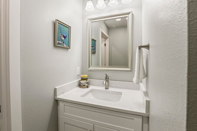 Building Photo - 623 Bayou Dr