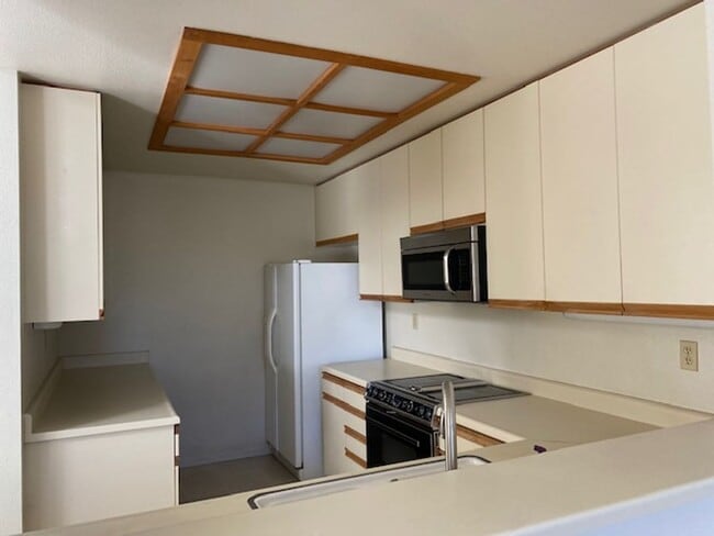 Building Photo - 15 Invincible Ct