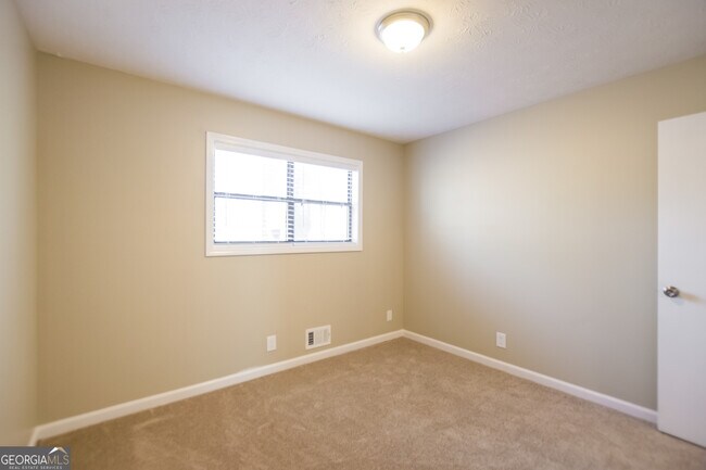 Building Photo - 302 W Paulding Blvd