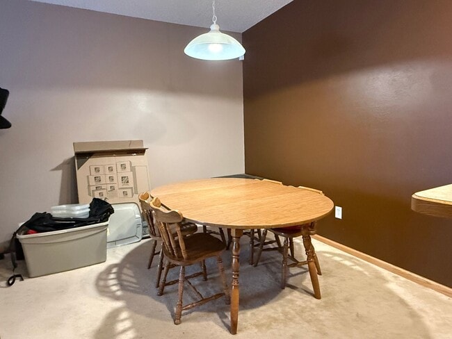 Building Photo - 2 Bed Plus LOFT - Great Location