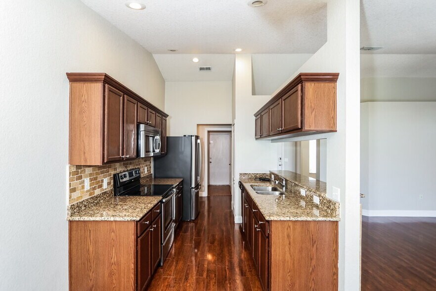 Building Photo - 5122 Garberia Ave