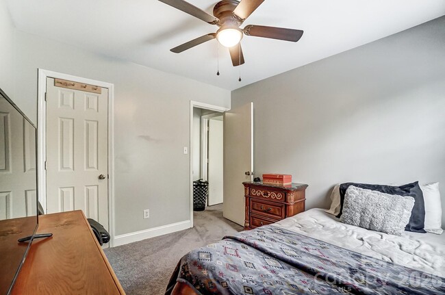 Building Photo - 8518 Castle Pine Ct