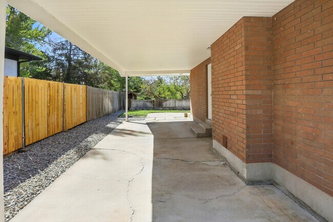 Building Photo - 8558 Harvard Park Dr