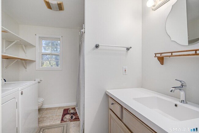 Building Photo - 54 Farview Dr