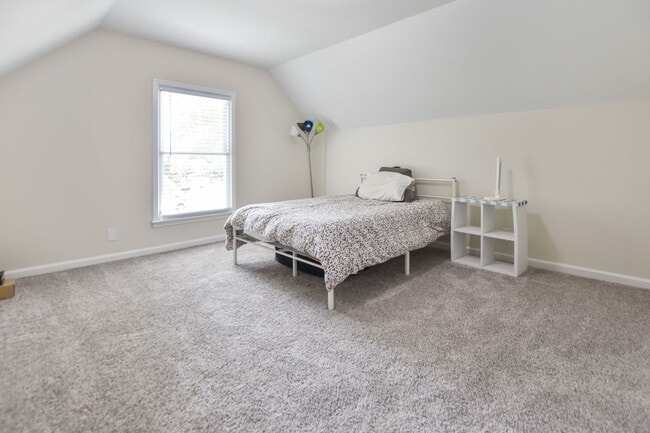 Building Photo - Pet Friendly Four Bedroom!
