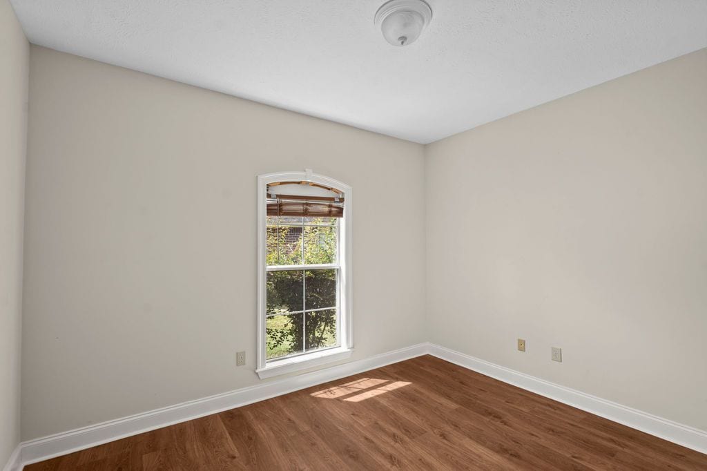 Building Photo - 102 Avery Forest