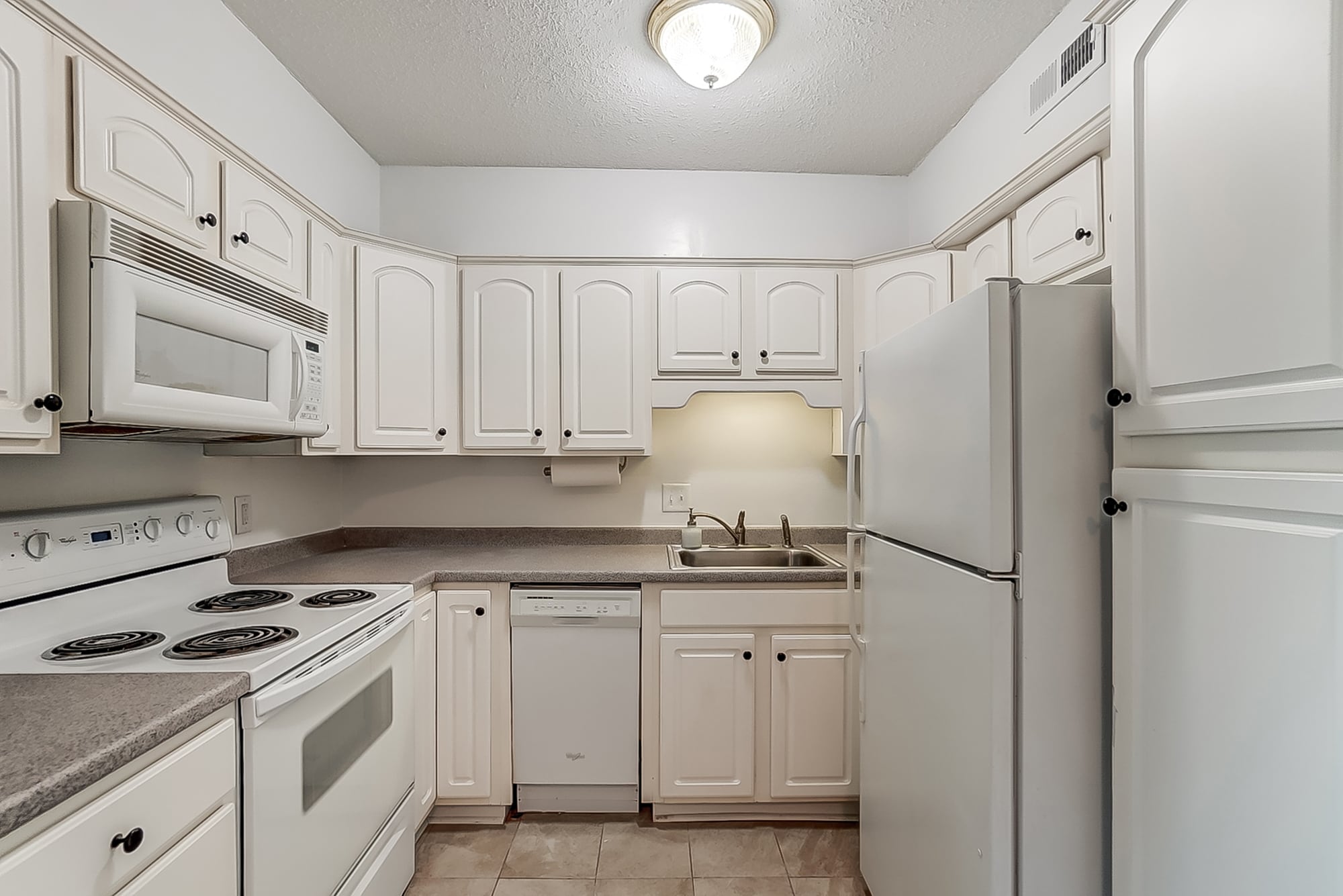 Building Photo - 2600 Park Rd