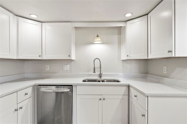 Building Photo - 6501 14th Ave W