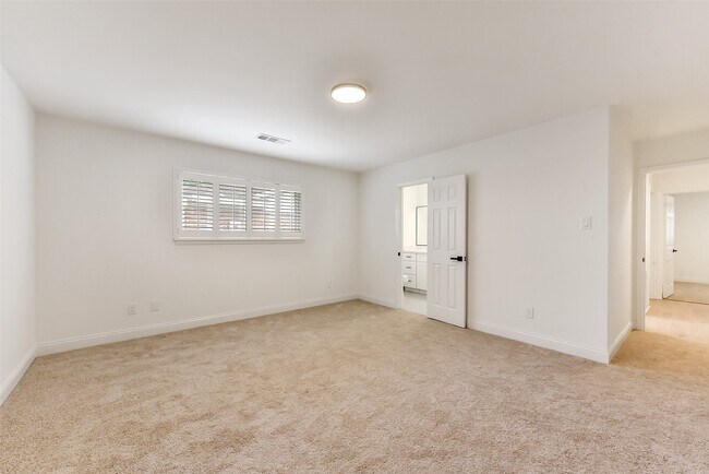 Building Photo - 5946 Valkeith Dr