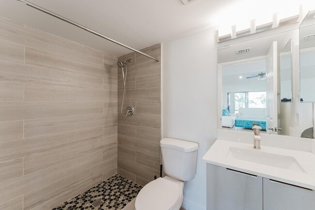 Building Photo - 665 Jeffery St