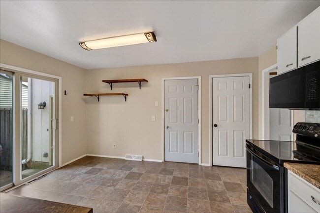 Building Photo - 1806 Golden Oak Ln