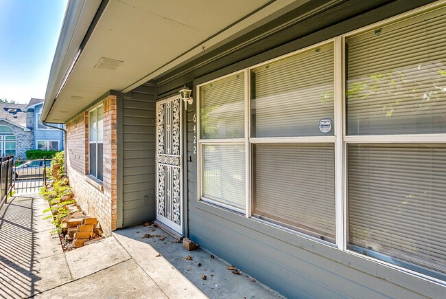 Building Photo - Cute 3 Bedroom 2 Bath 2 Car Garage One Sid...