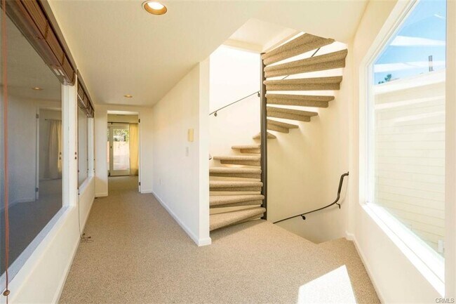 Building Photo - 1076 Miramar St