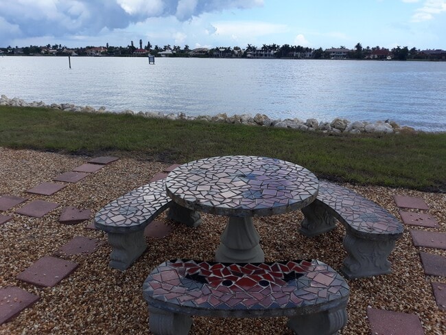 Building Photo - 22 S Loafing St