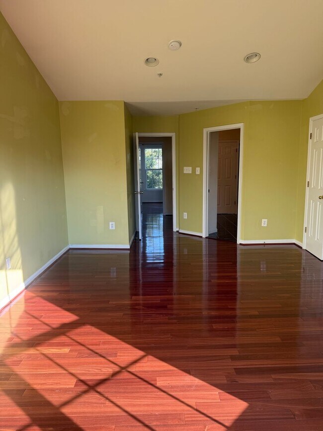 Building Photo - Updated Townhouse in Ballenger Creek