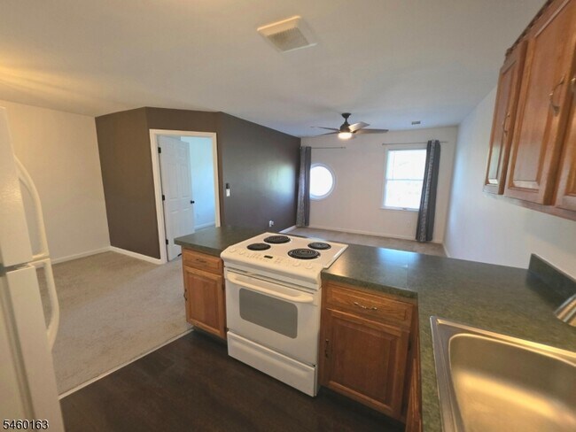 Building Photo - 272 US-206