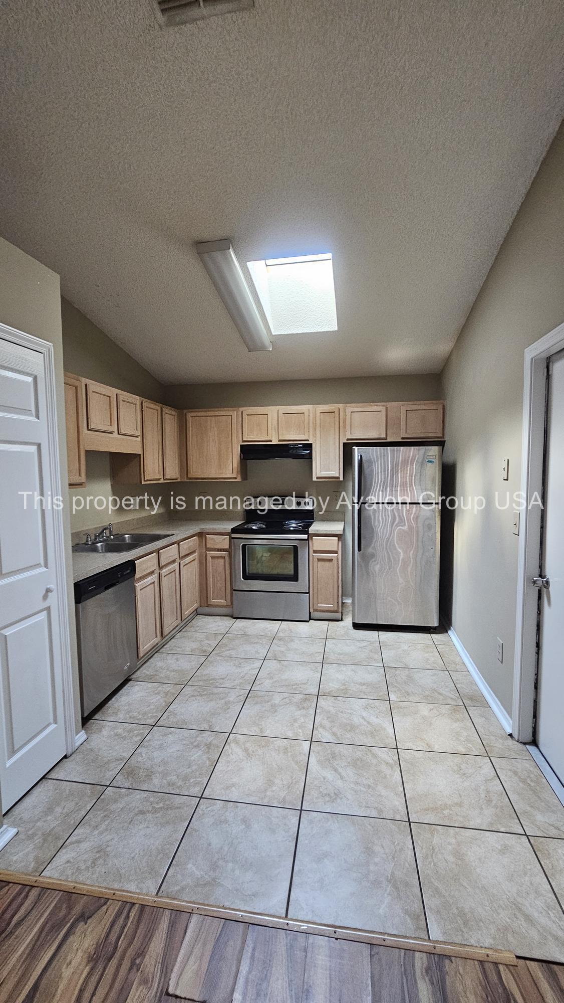 Building Photo - 10160 Geni Hill Cir N