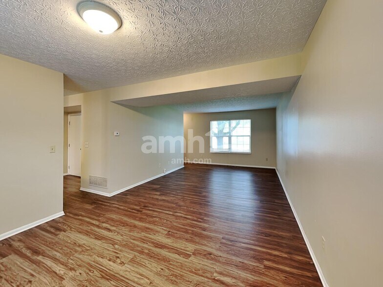 Building Photo - 1565 Tall Meadows Dr