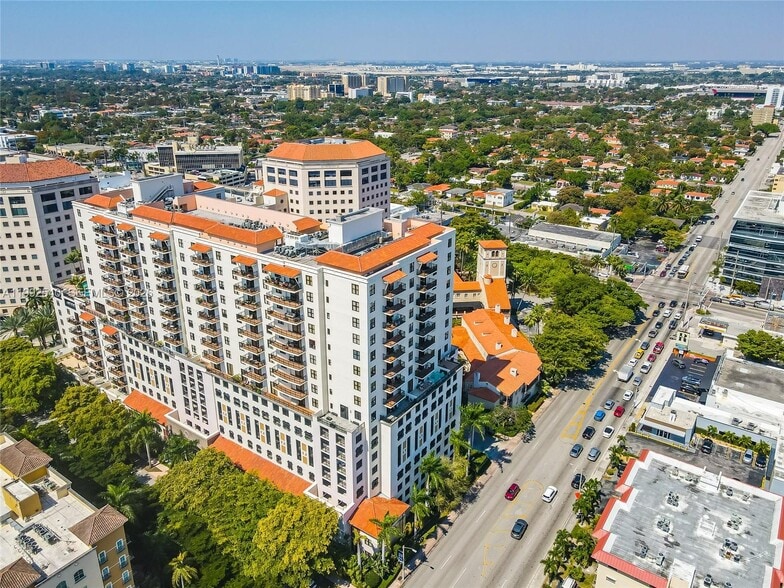 Building Photo - 888 S Douglas Rd