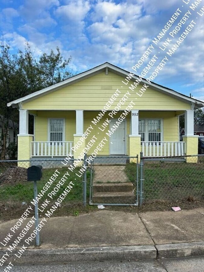 Building Photo - Charming Downtown Chattanooga Home, 3 bedr...