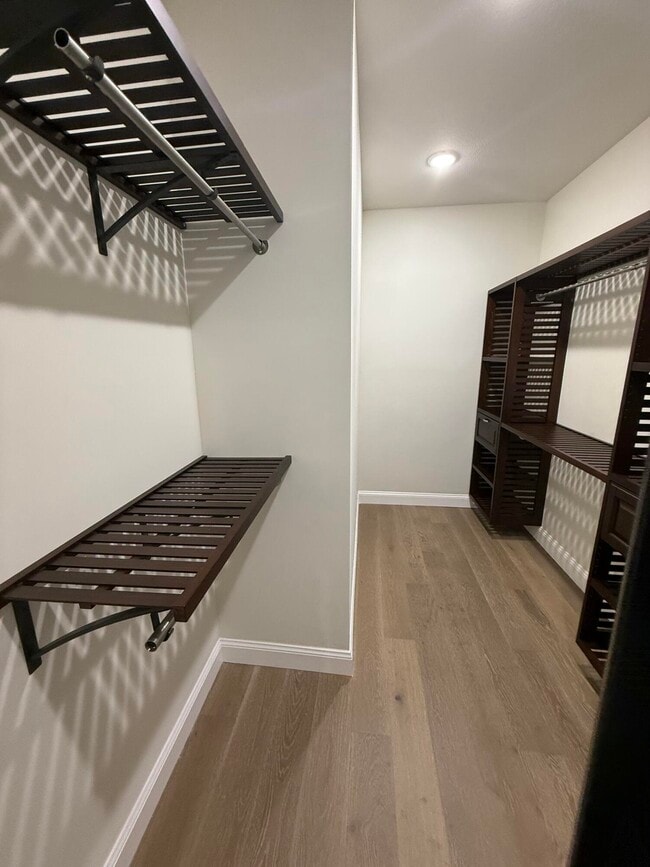 Building Photo - 1020 Crestland Ave