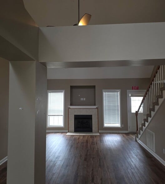 Building Photo - 1700 Autumnwood Blvd