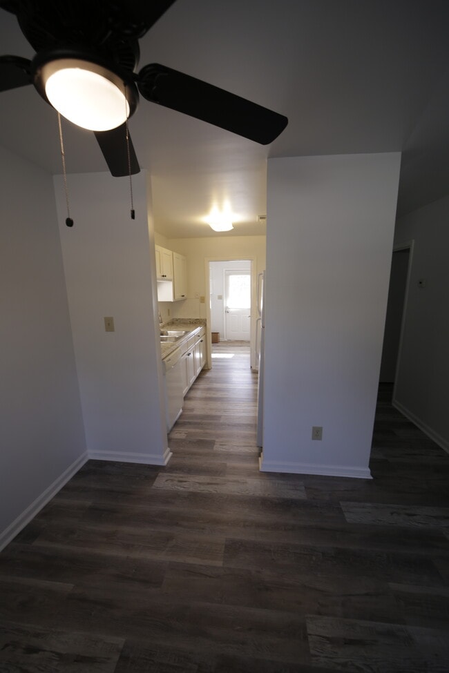 Building Photo - 7909 Carmel Rd