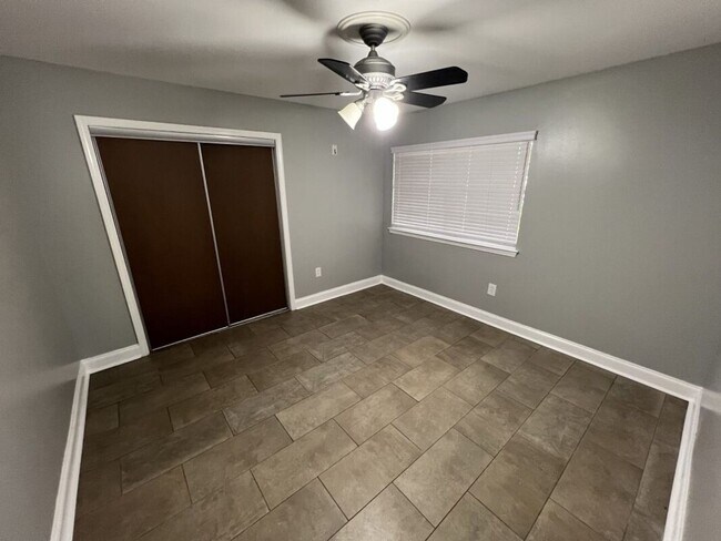 Building Photo - Charming 3 Bedroom Home in a Prime Zachary Location & School District!