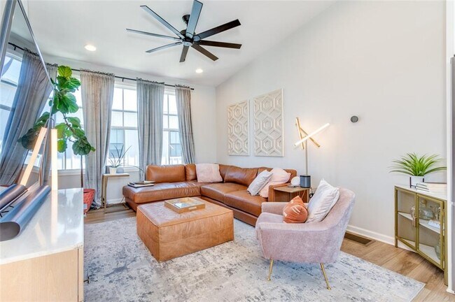 Building Photo - 912 Brees Ct