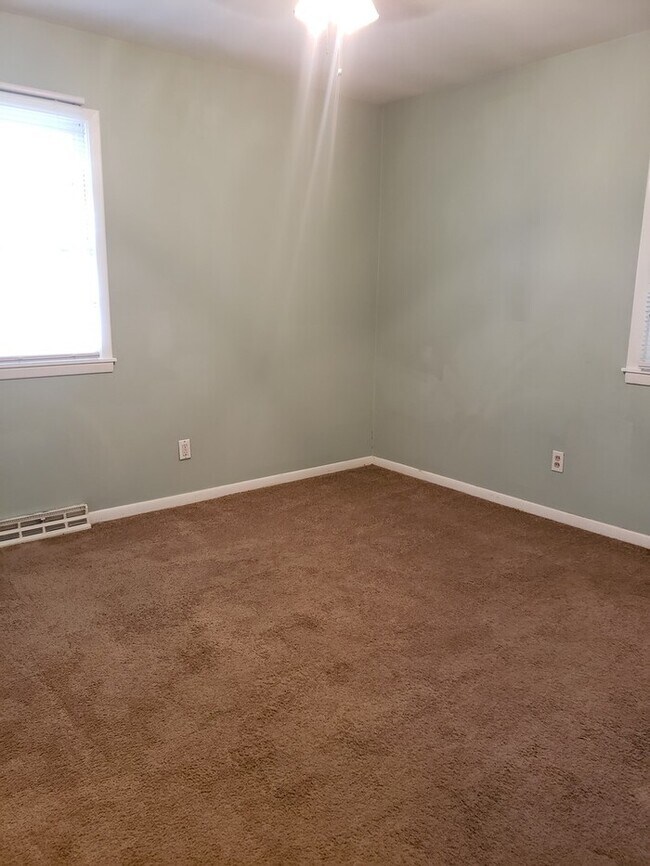Building Photo - Beautiful 3 Bed Home in KCMO - Coming SOON!!